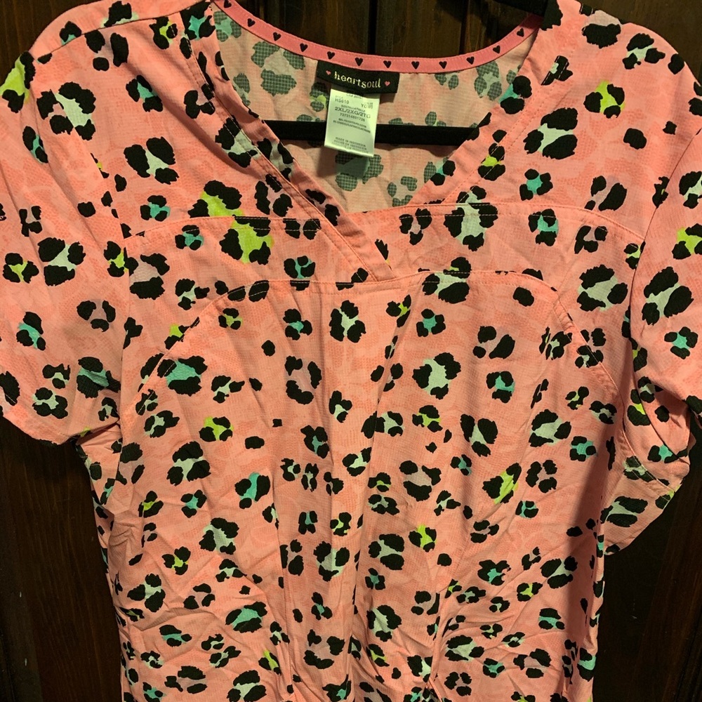 Scrub shirt